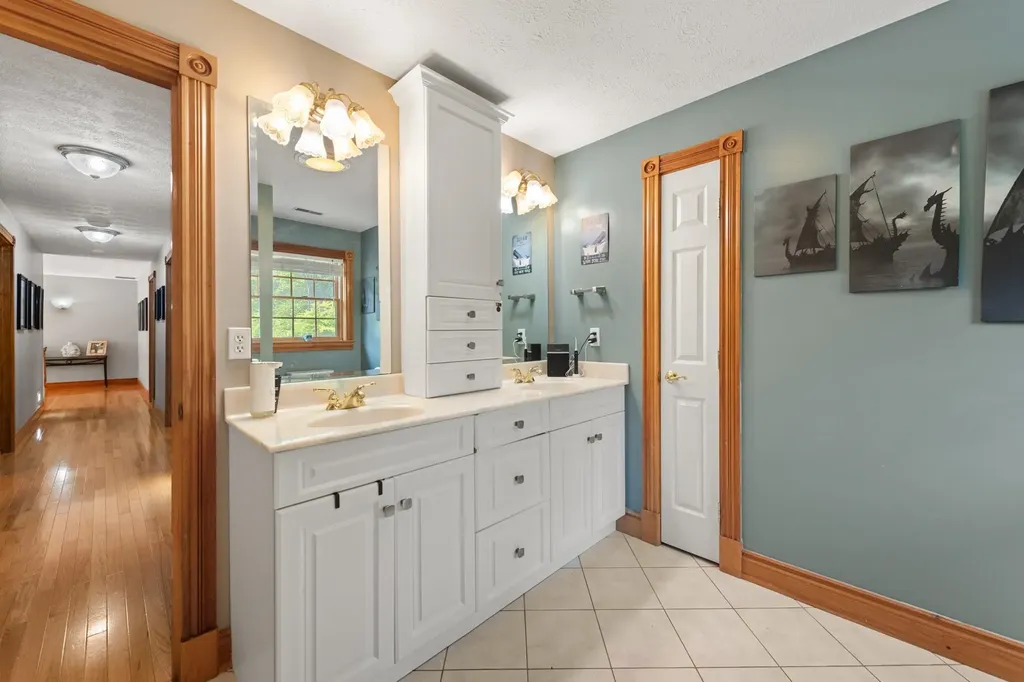 12 Pheasant Lane New Boston NH 03070
