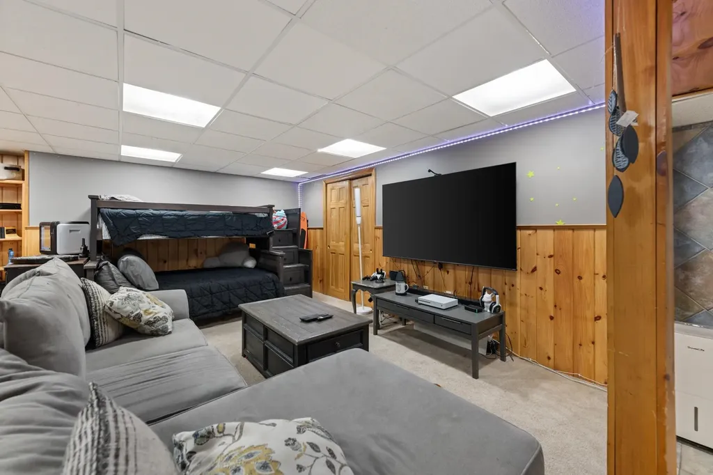 12 Pheasant Lane New Boston NH 03070