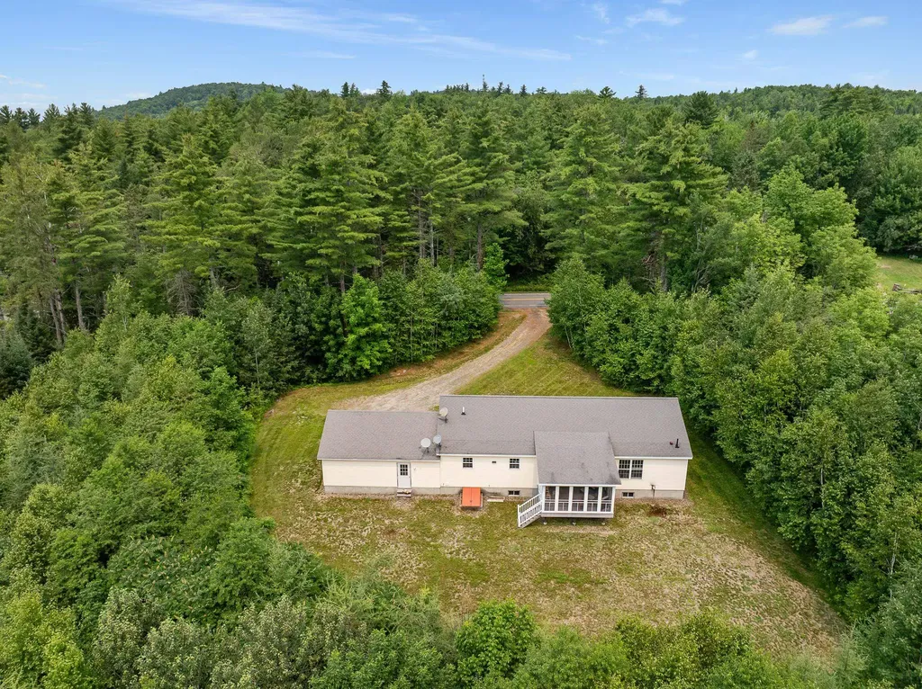 727 Bailey Road Jefferson NH 03583
