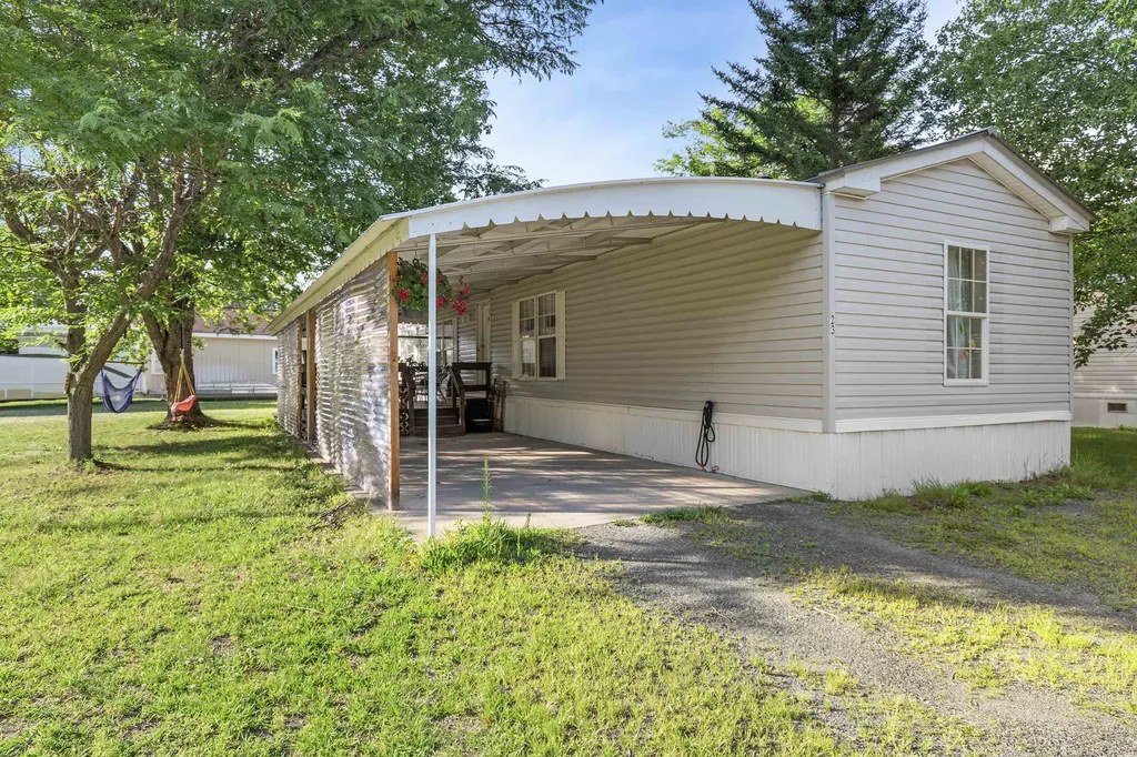 23 Family Circle Hartland VT 05048