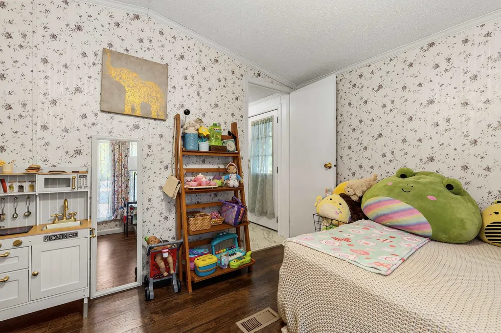 23 Family Circle Hartland VT 05048