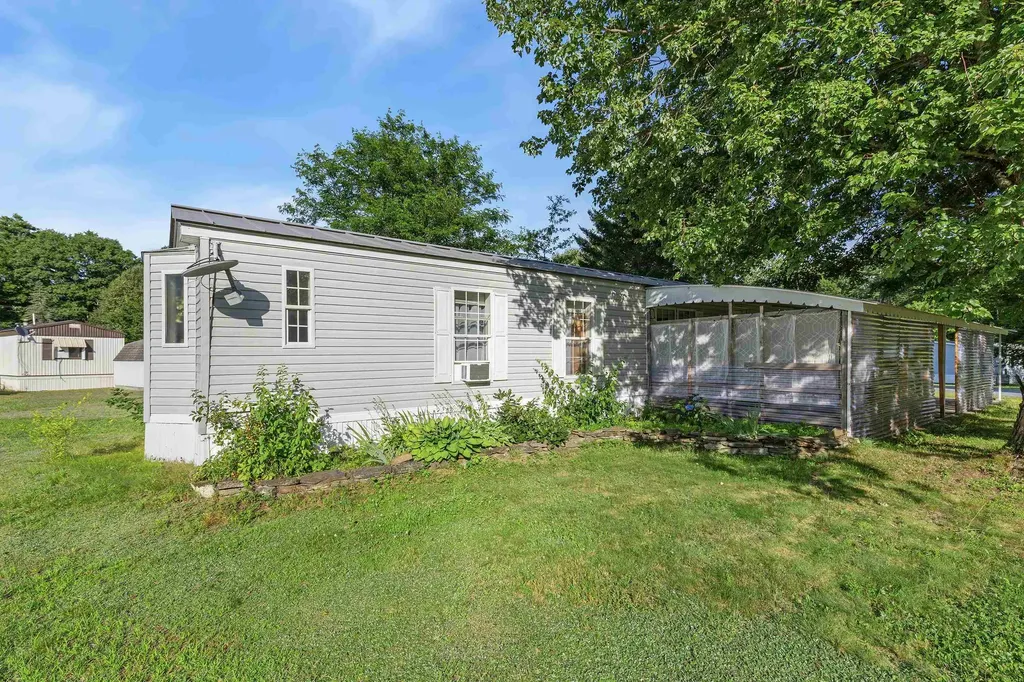 23 Family Circle Hartland VT 05048