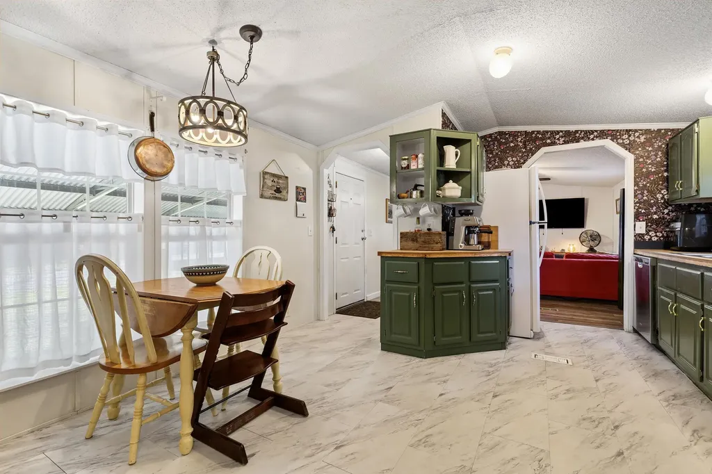 23 Family Circle Hartland VT 05048