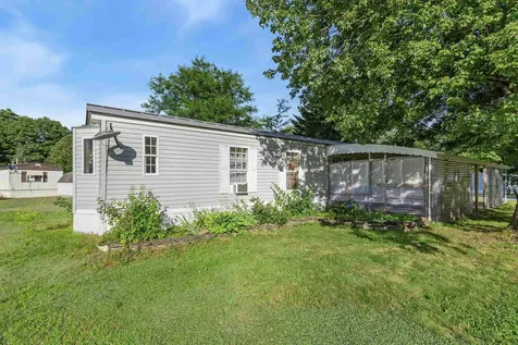 23 Family Circle Hartland VT 05048