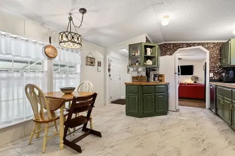 23 Family Circle Hartland VT 05048