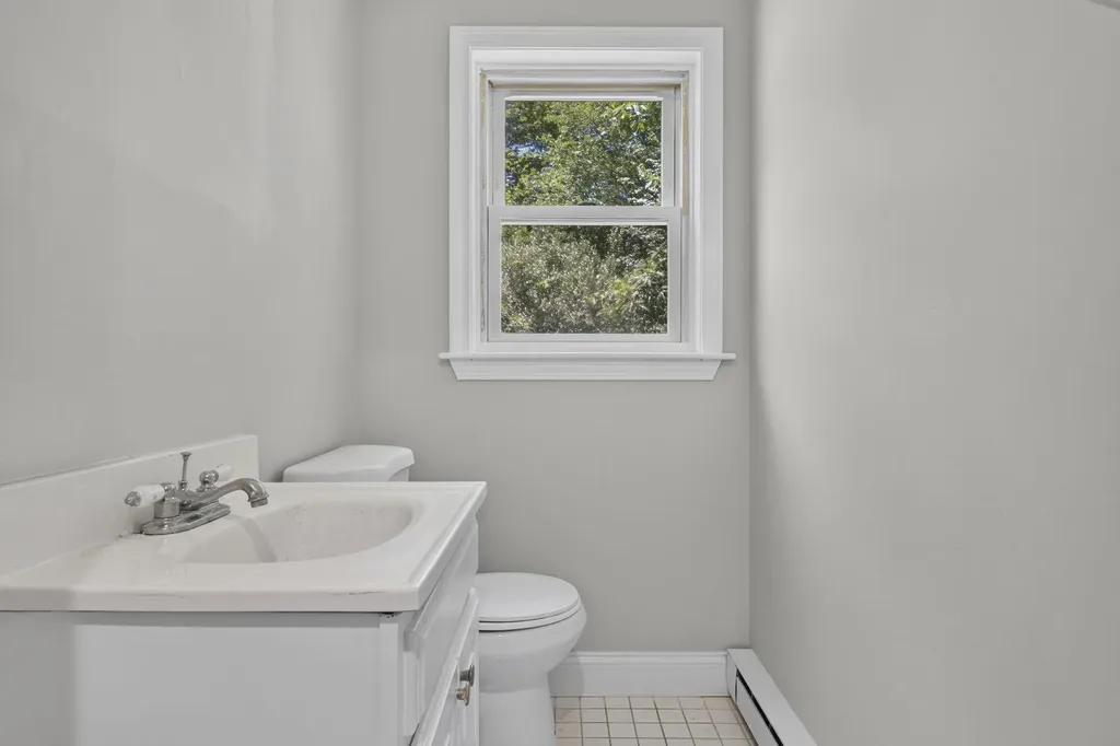 7 Homestead Drive Derry NH 03038