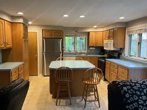 1 Great Hill Drive Newmarket NH 03857-2044
