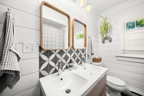 22 1/2 Baker Street Dover NH 03820