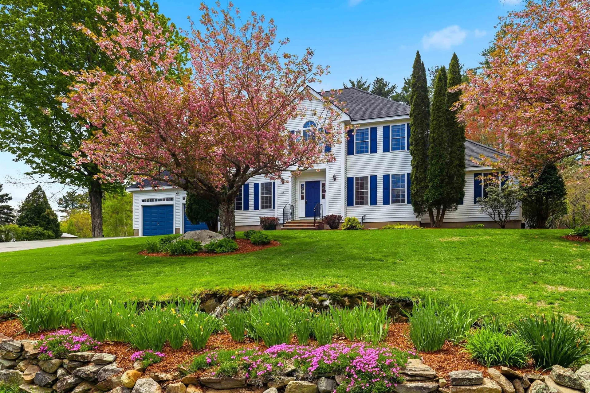 44 Buckingham Drive Londonderry NH 03053