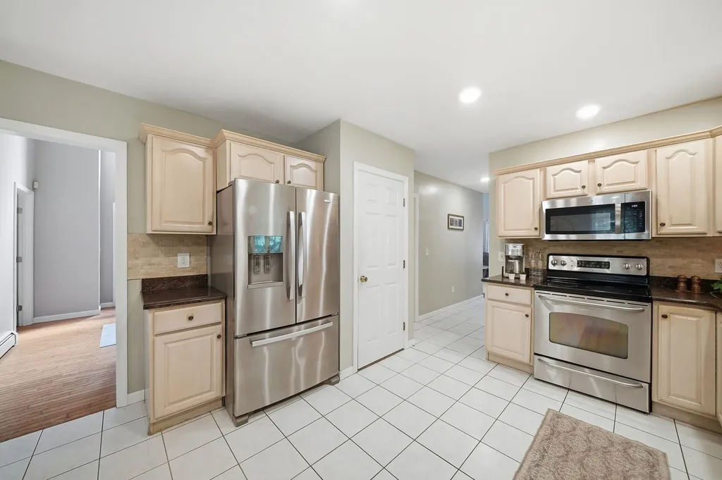 4 Longmeadow Road Windham NH 03087
