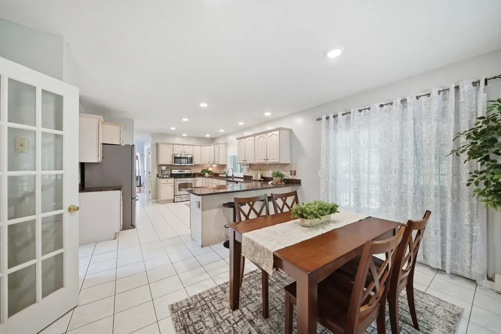 4 Longmeadow Road Windham NH 03087