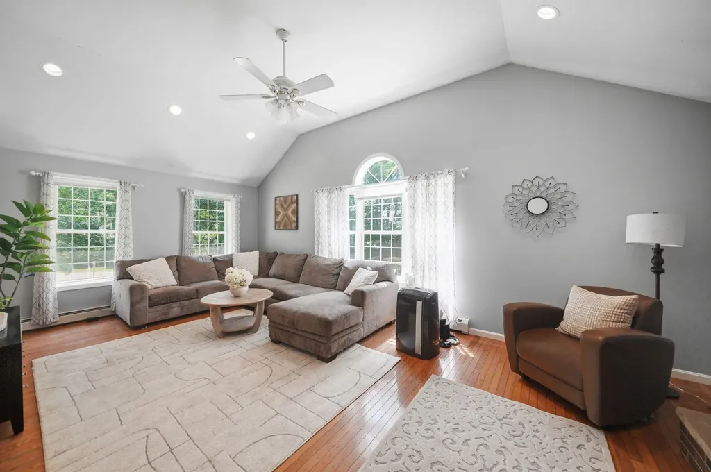 4 Longmeadow Road Windham NH 03087