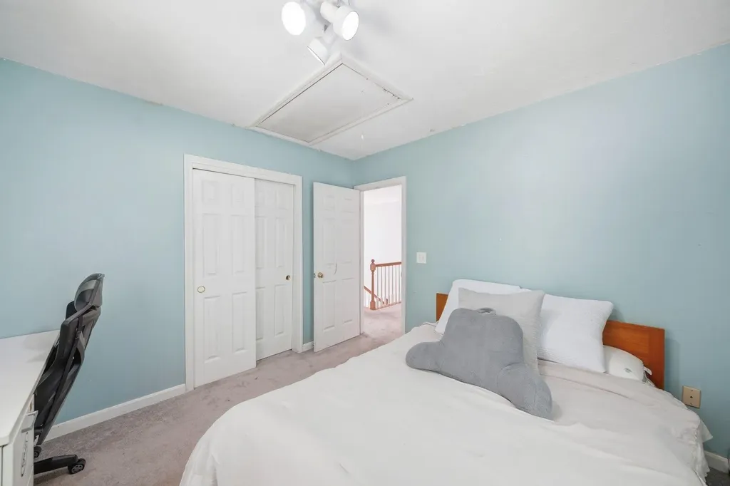 4 Longmeadow Road Windham NH 03087