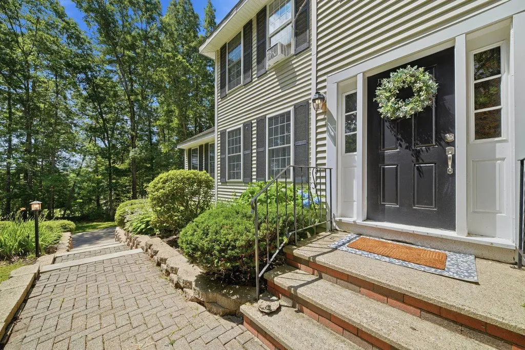 4 Longmeadow Road Windham NH 03087