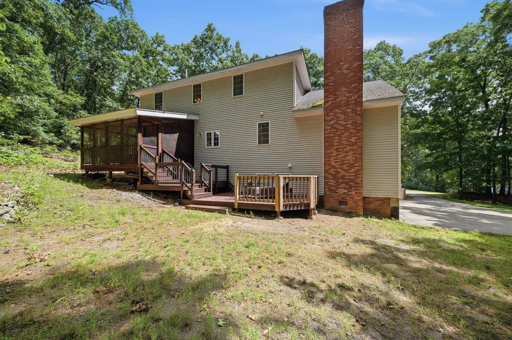 4 Longmeadow Road Windham NH 03087