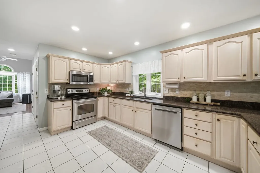 4 Longmeadow Road Windham NH 03087