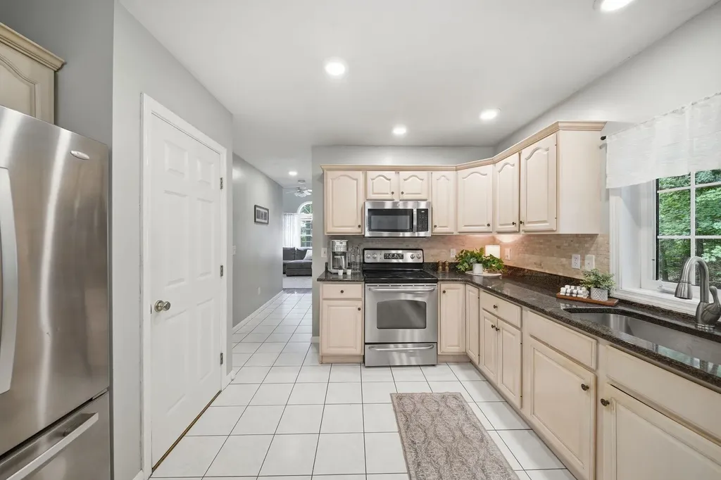 4 Longmeadow Road Windham NH 03087