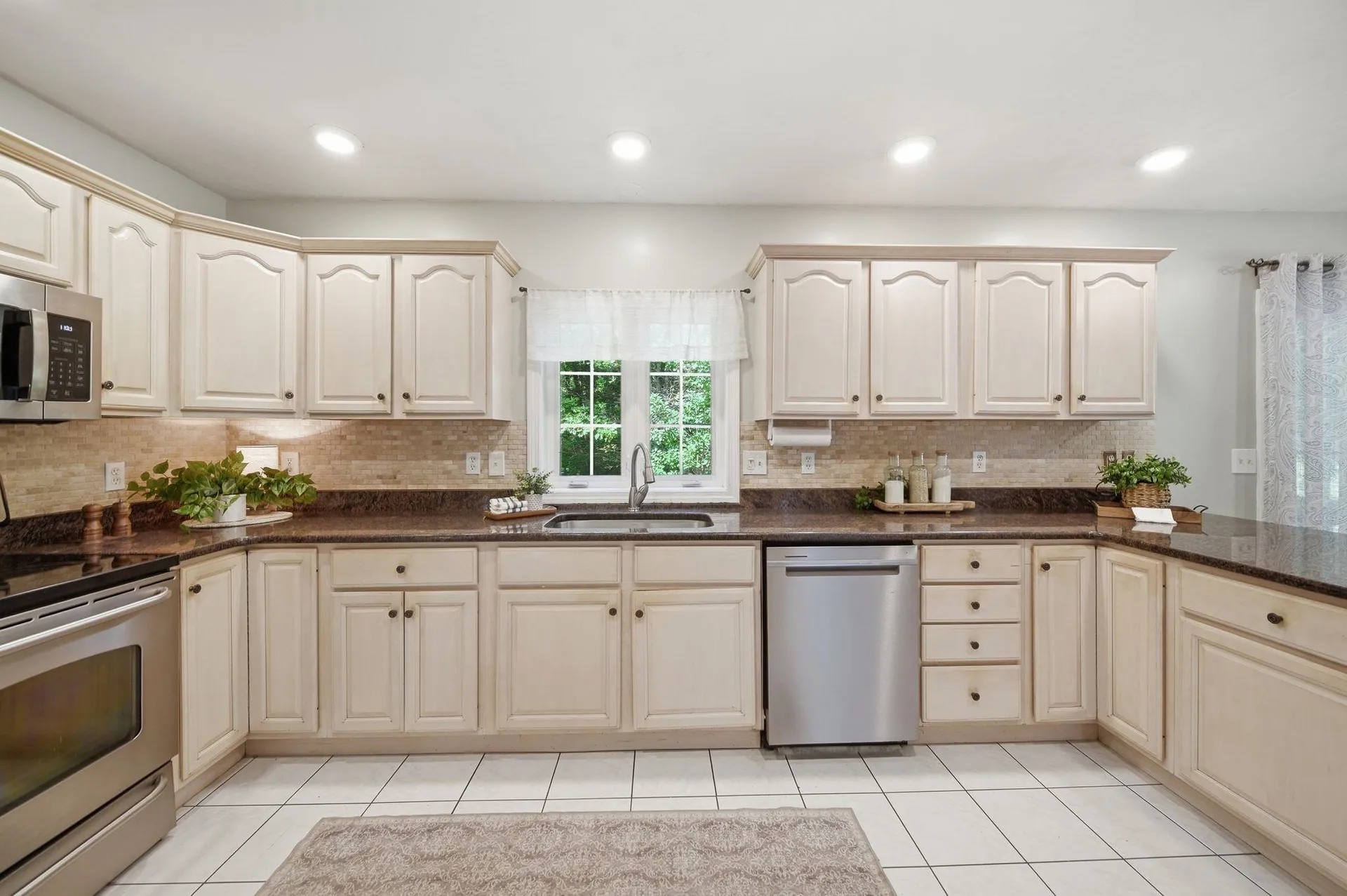 4 Longmeadow Road Windham NH 03087