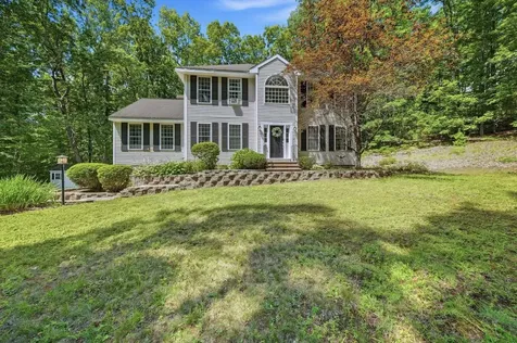 4 Longmeadow Road Windham NH 03087