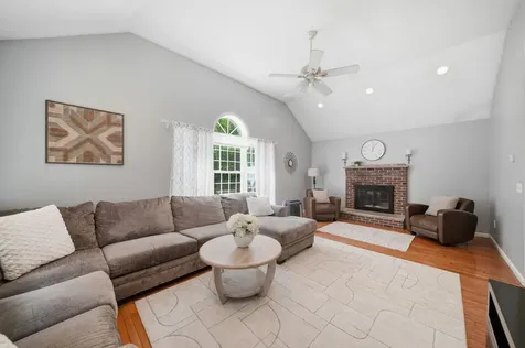 4 Longmeadow Road Windham NH 03087