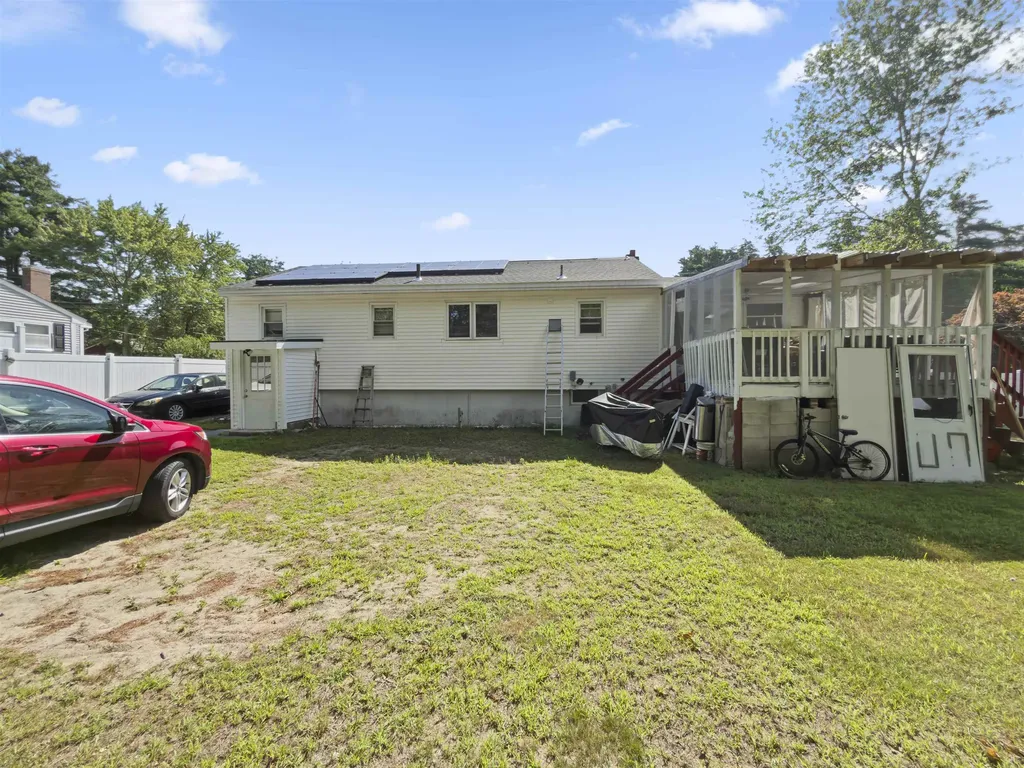 8 Haigh Avenue Salem NH 03079