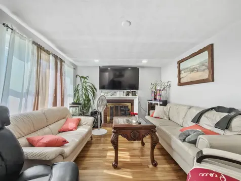 8 Haigh Avenue Salem NH 03079