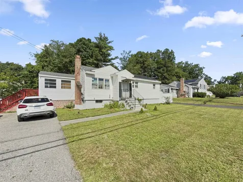8 Haigh Avenue Salem NH 03079