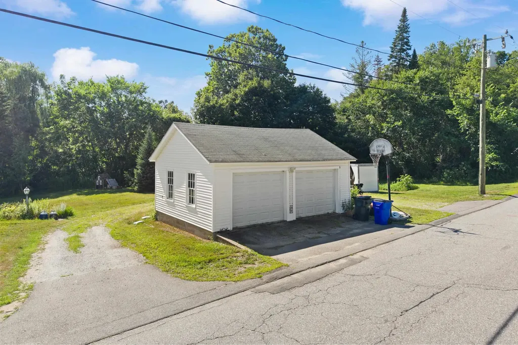 11 Summer Street Goffstown NH 03045