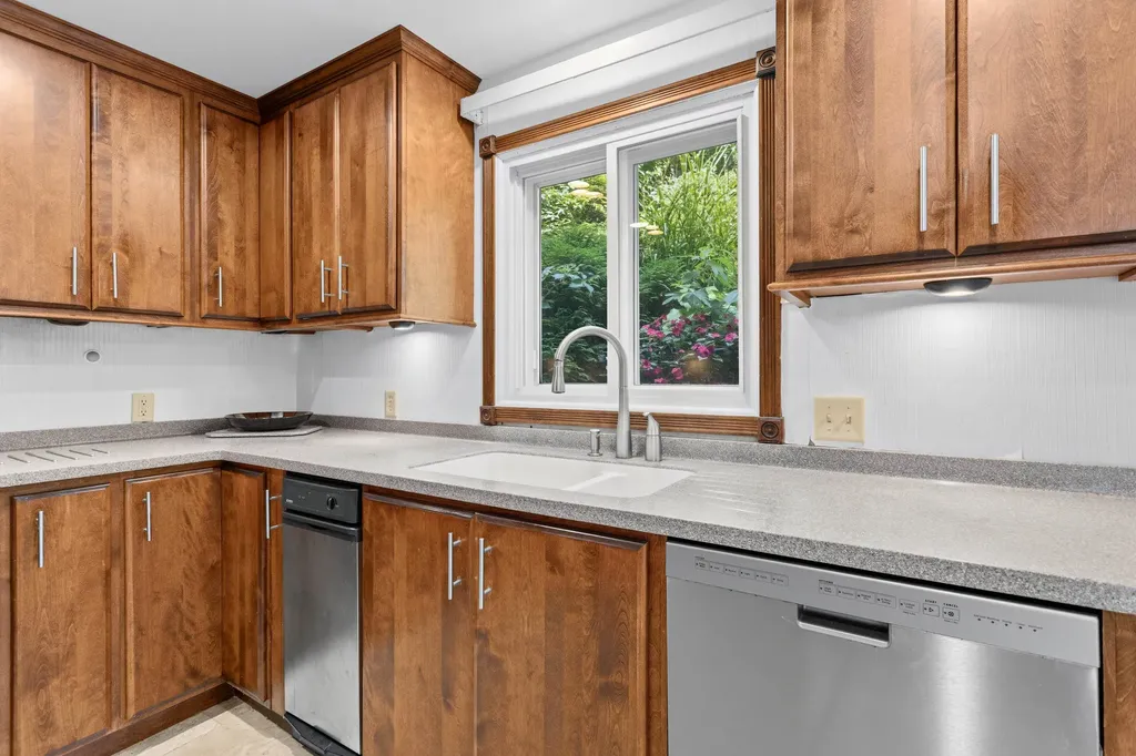 20 Pond Drive Manchester NH 03103