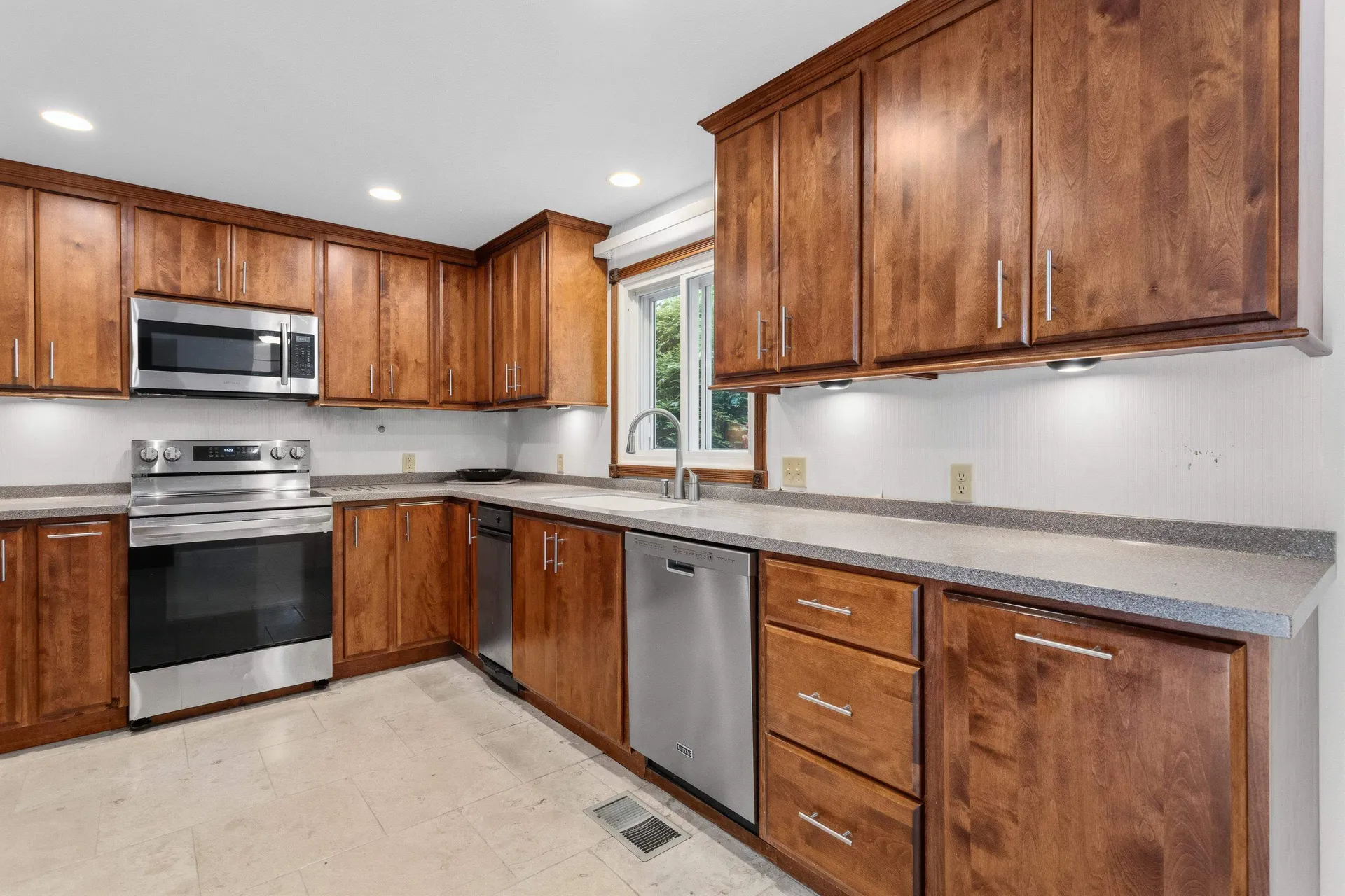 20 Pond Drive Manchester NH 03103