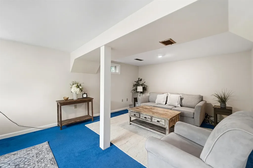 21 Carmine Road Nashua NH 03063