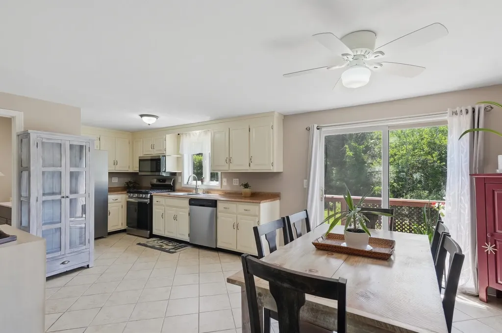 36 Scott Lane Sandown NH 03873