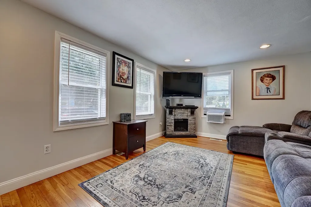 29 Mary Batchelder Road Hampton NH 03842
