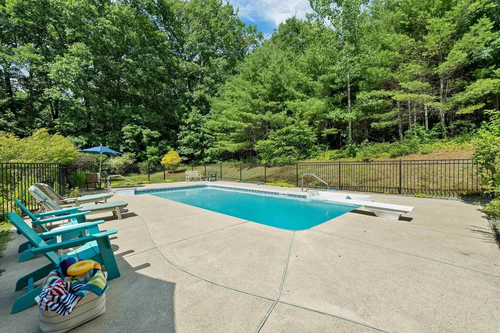52 Riverdale Road New Boston NH 03070