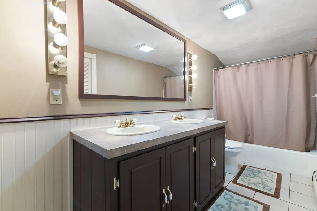 13 Brookside Lane Newfane VT 05345