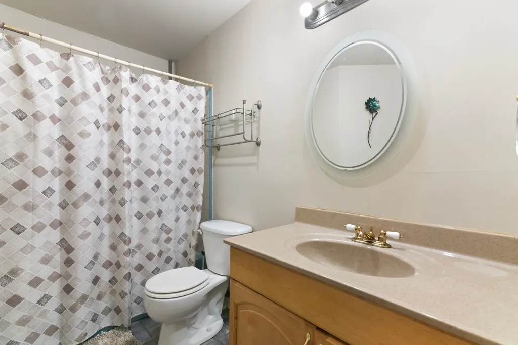 13 Brookside Lane Newfane VT 05345