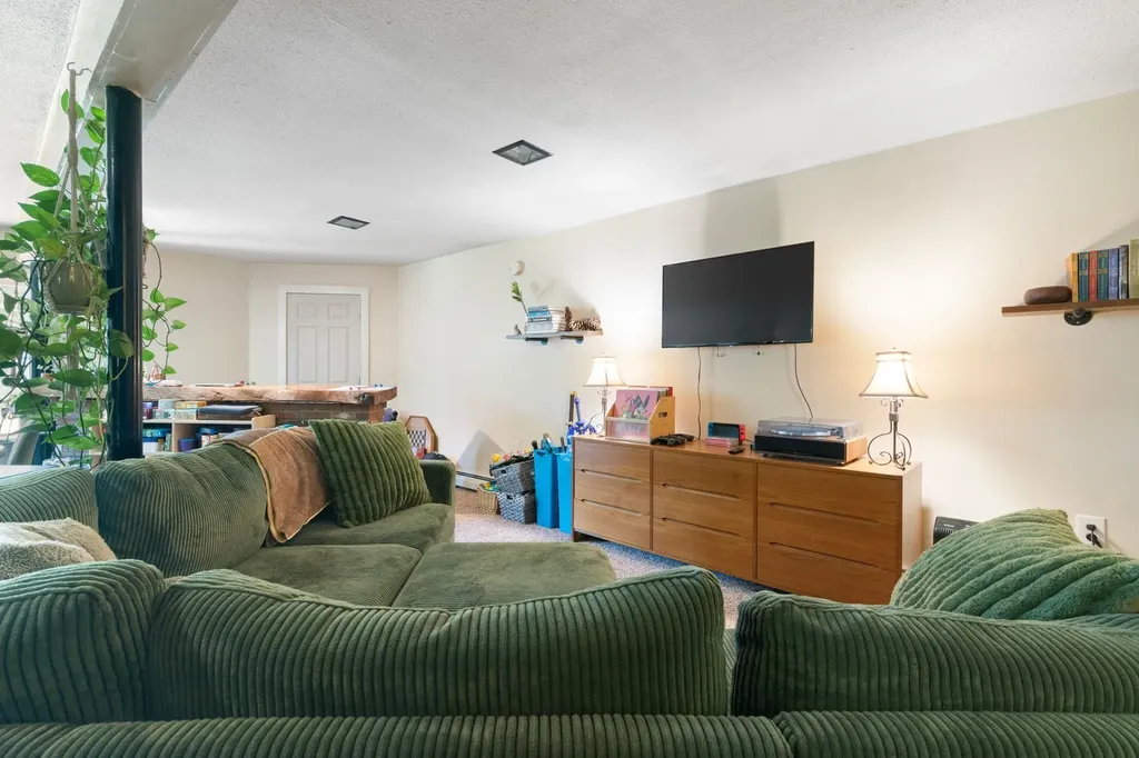 13 Brookside Lane Newfane VT 05345