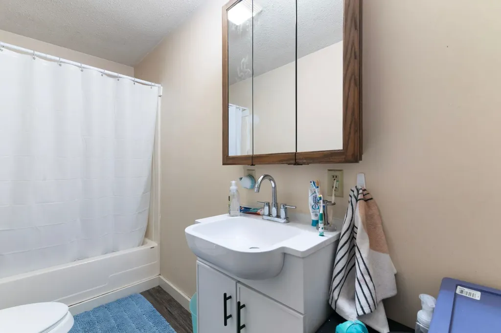 13 Brookside Lane Newfane VT 05345