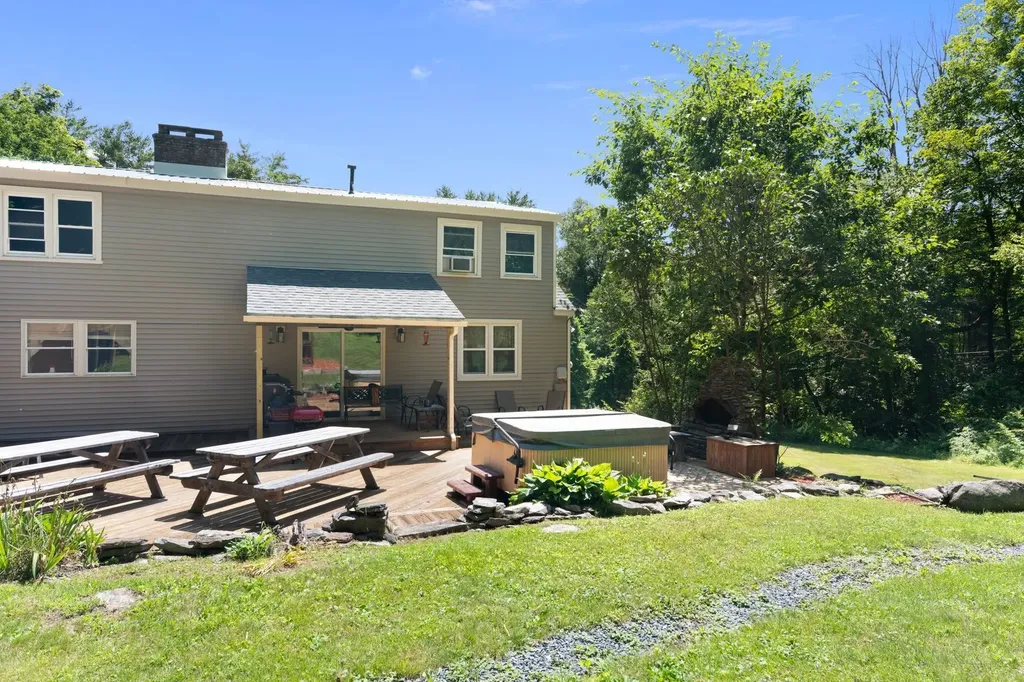 13 Brookside Lane Newfane VT 05345