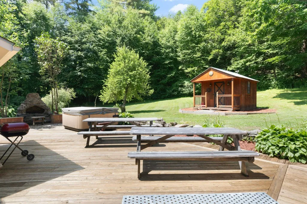 13 Brookside Lane Newfane VT 05345