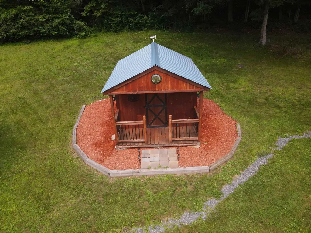 13 Brookside Lane Newfane VT 05345
