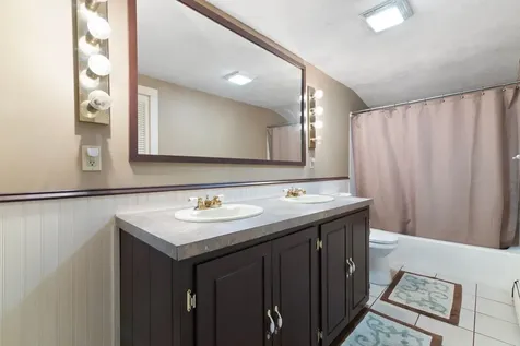 13 Brookside Lane Newfane VT 05345