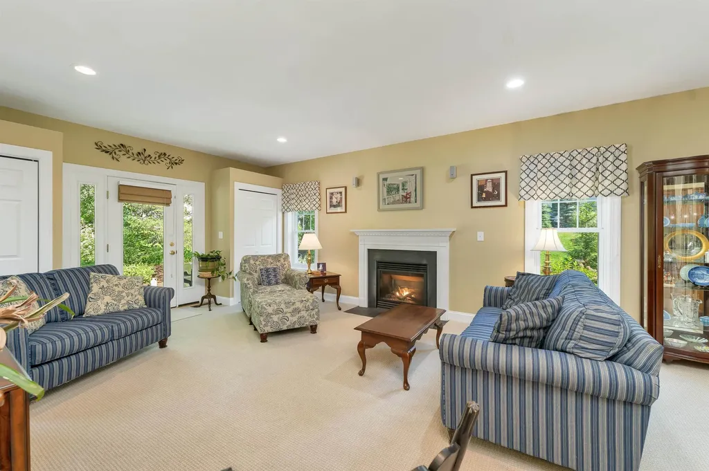 41 Lantern Circle Laconia NH 03246