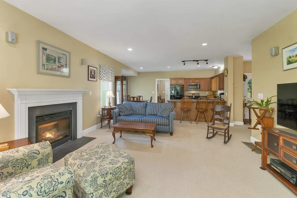 41 Lantern Circle Laconia NH 03246