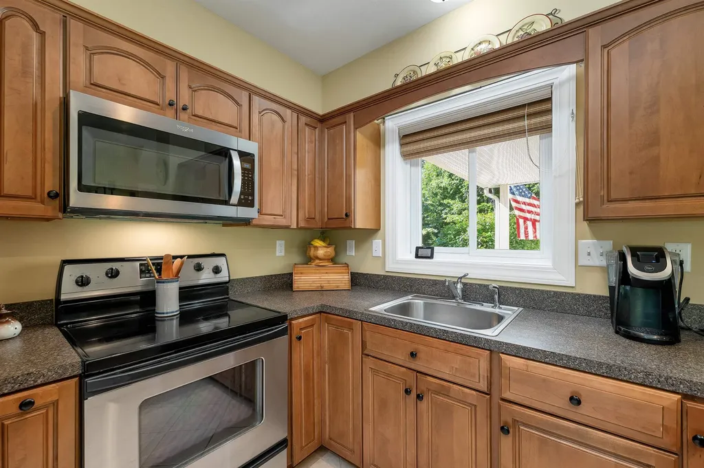 41 Lantern Circle Laconia NH 03246