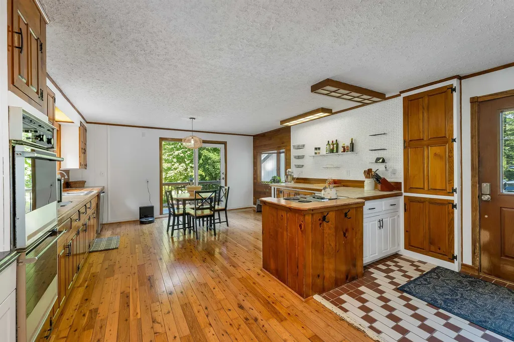 1195 Chocorua Road Tamworth NH 03817