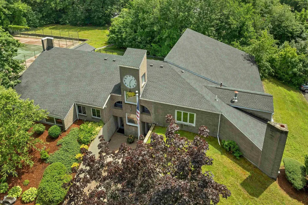 69 Fieldstone Drive Londonderry NH 03053