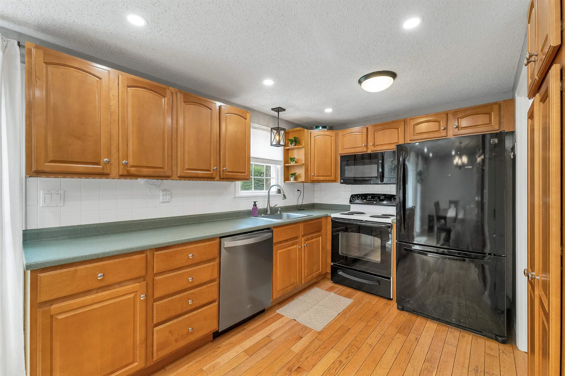 69 Fieldstone Drive Londonderry NH 03053