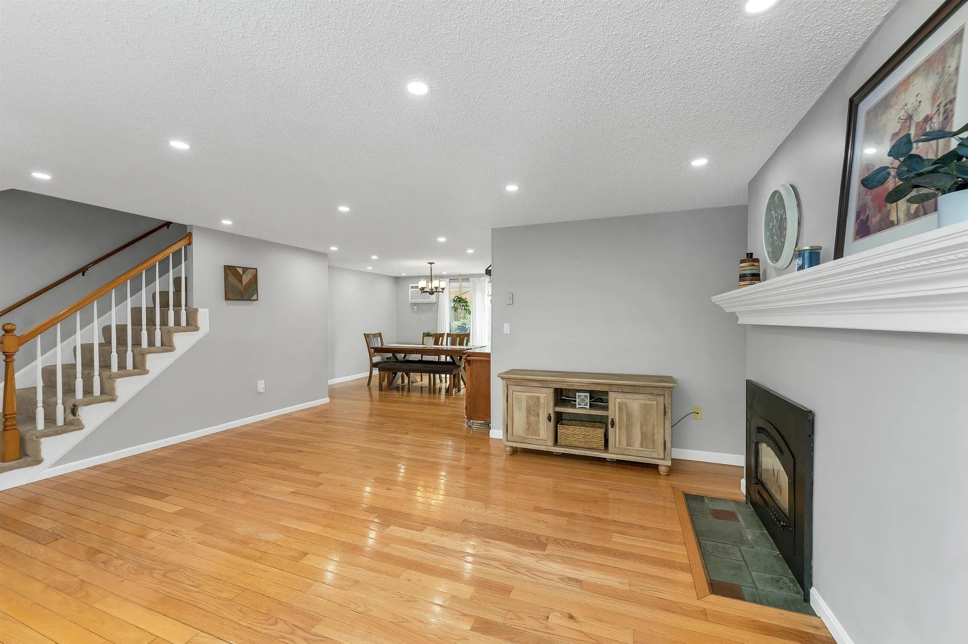 69 Fieldstone Drive Londonderry NH 03053