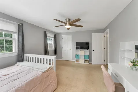 69 Fieldstone Drive Londonderry NH 03053